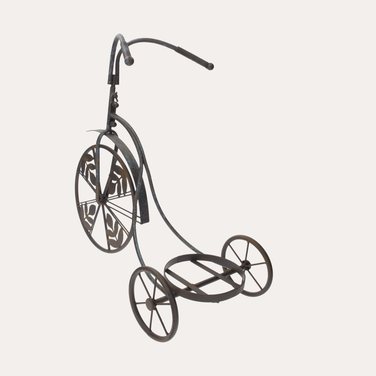 Triciclo antiguo con soporte para plantas de hierro