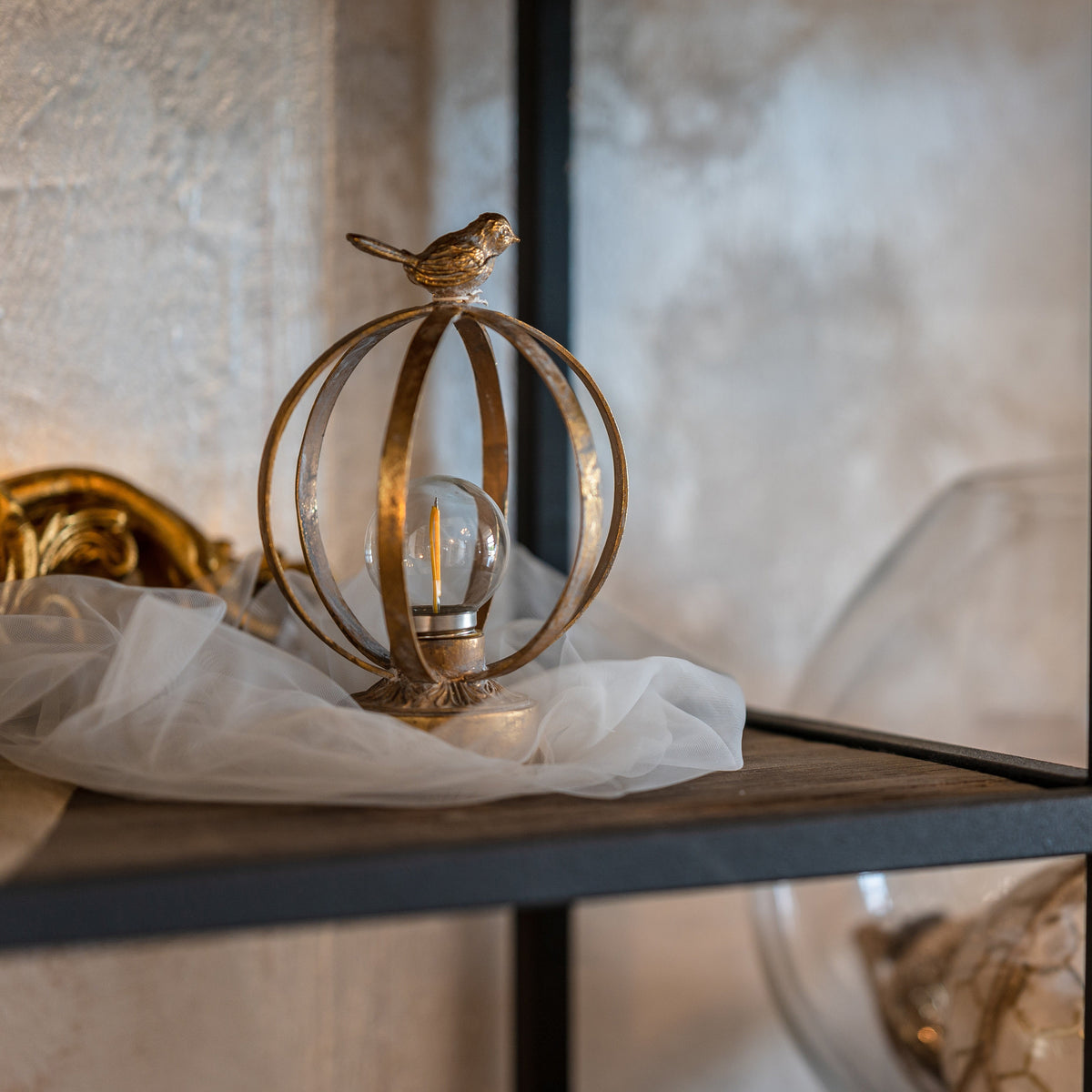 Lampada in Metallo Dorato con Uccellino H. 20 × Ø 14 cm