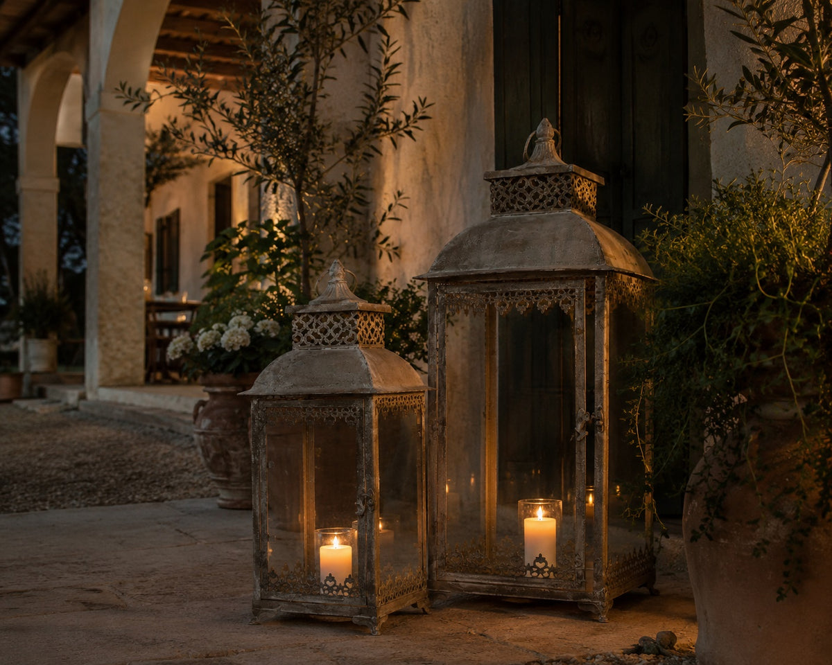 Set aus 2 Laternen aus Grauguss mit Schutzglas