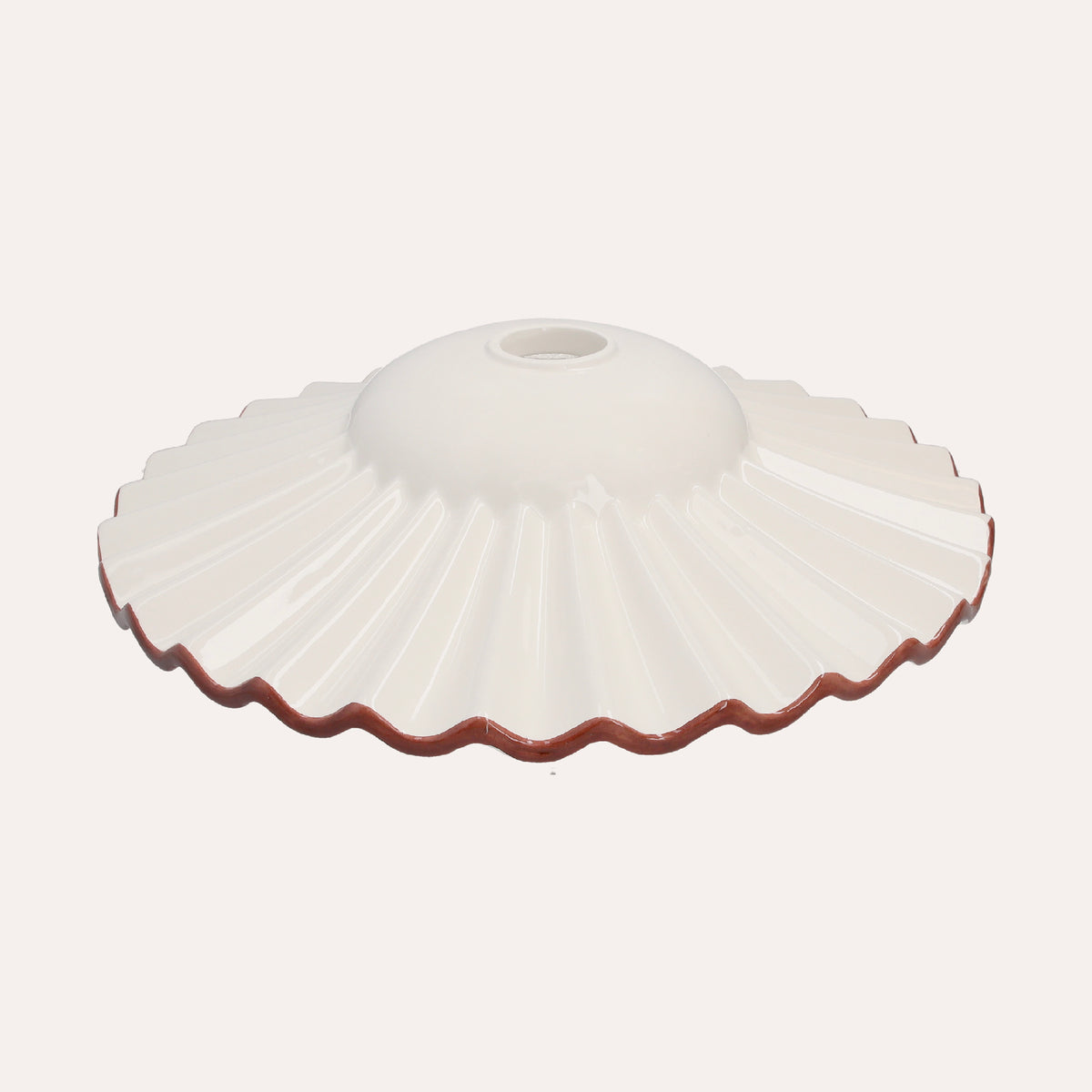 Weißer gewellter Keramiklampenschirm mit braunem Rand, Ø 39 cm