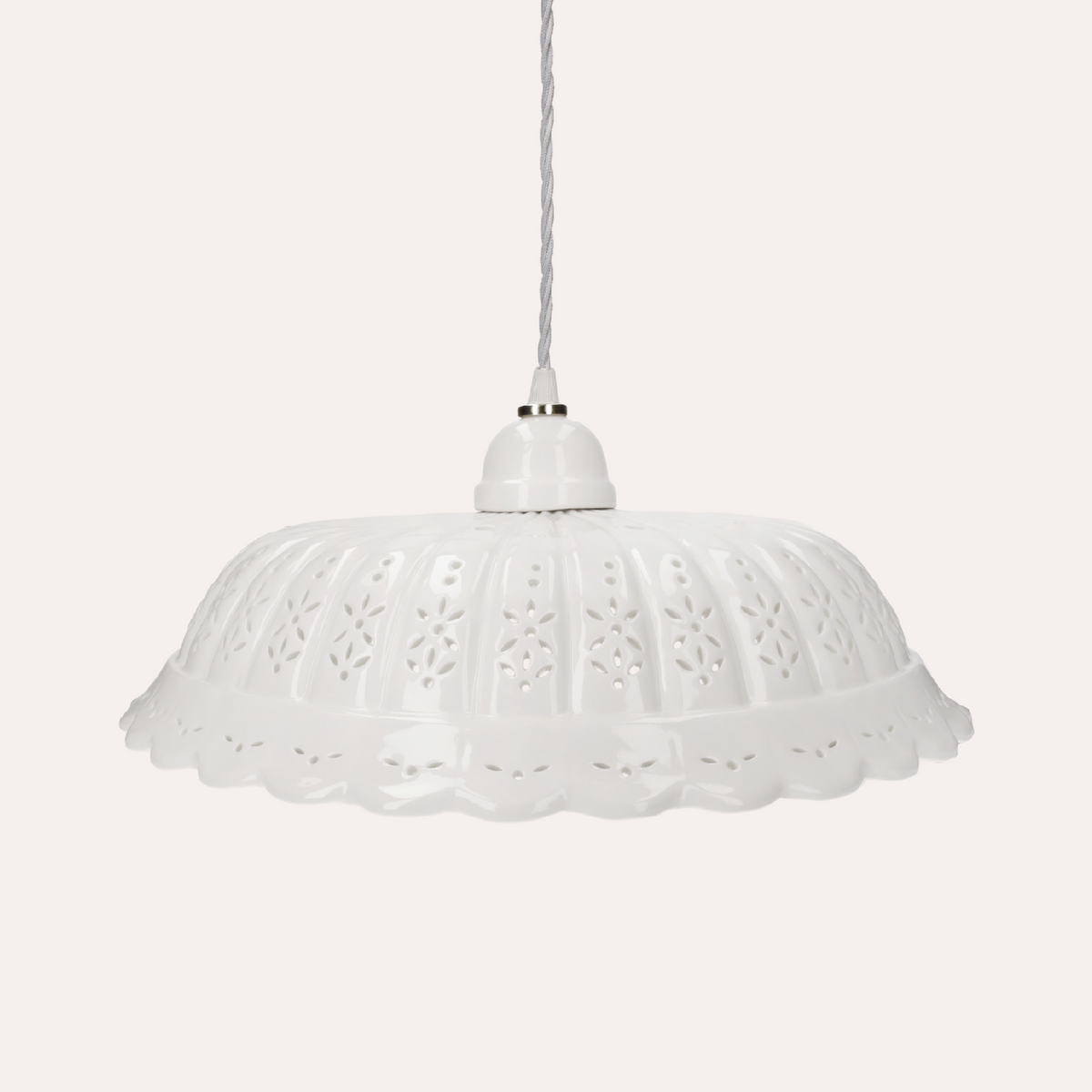 Lampadario a Sospensione in Ceramica Bianca Traforata  - Made In Italy
