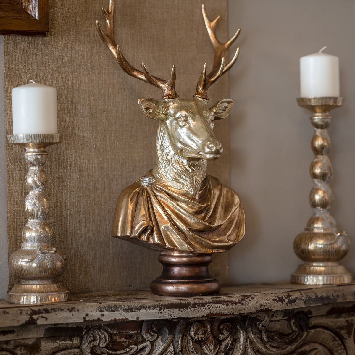 Statue Tête de Cerf en Résine Dorée H. 58cm
