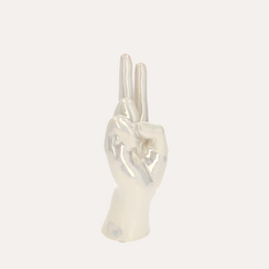 Mano de la Victoria en cerámica Al.25×10×7 cm