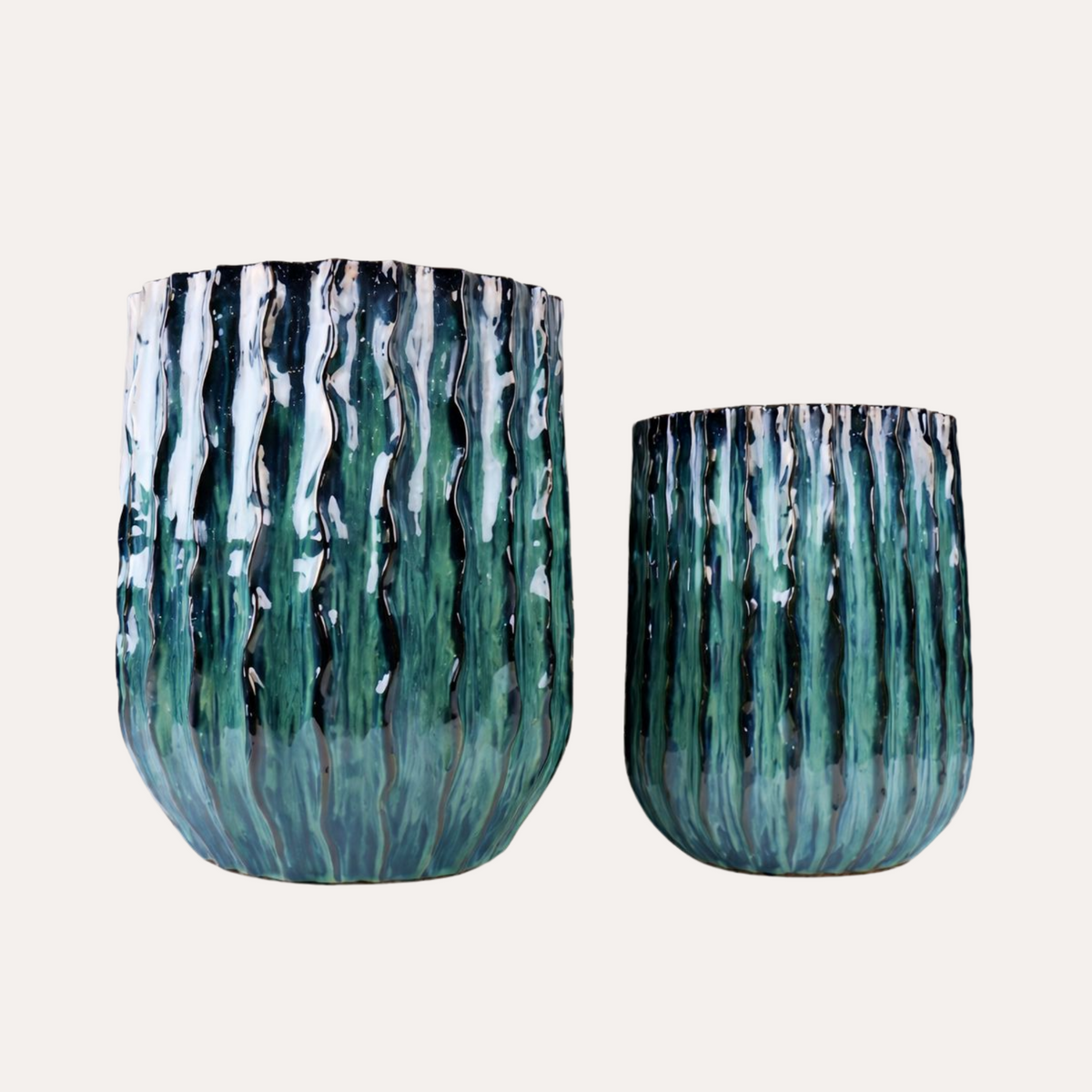 Set mit 2 blau gestreiften Terrakotta-Vasen (T46 x H54 cm).