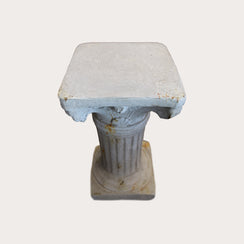 Capital Base in Antique White Resin H. 70 cm