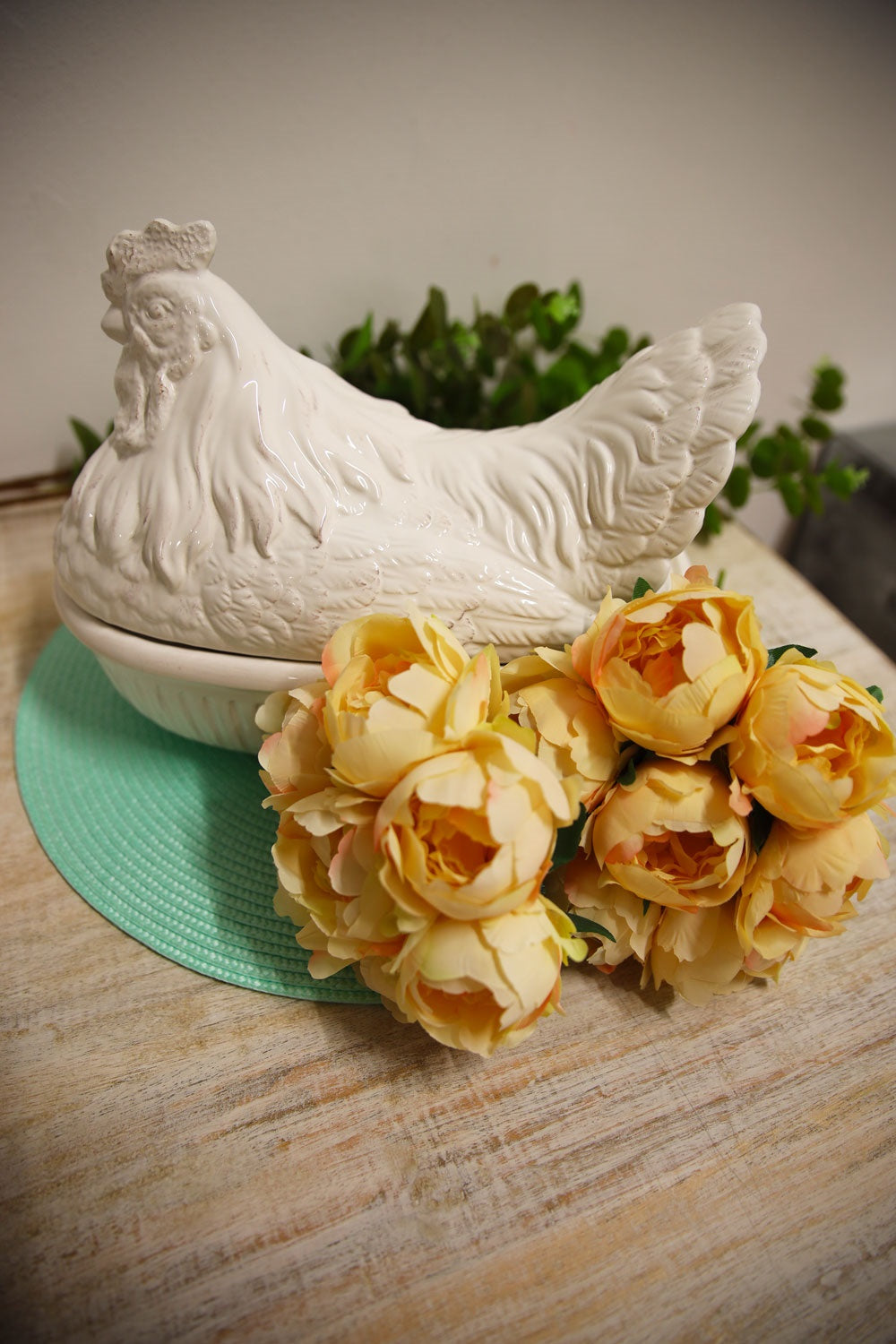 Centre de table en forme de poule en céramique blanche